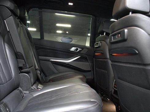 Used 2022 BMW X7 M50i AWD/4WD image 19
