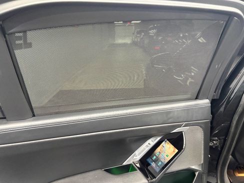 Used 2025 BMW 740i w/ Premium Package image 37