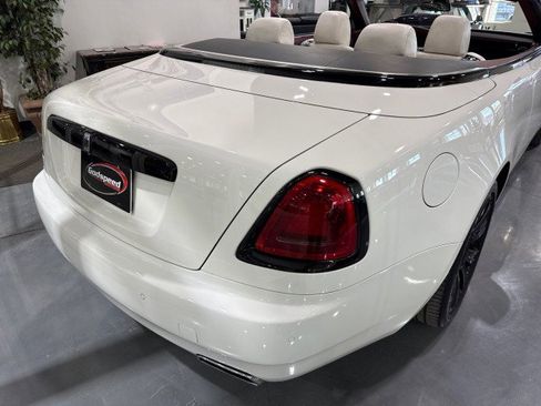 Used 2017 Rolls-Royce Dawn image 37