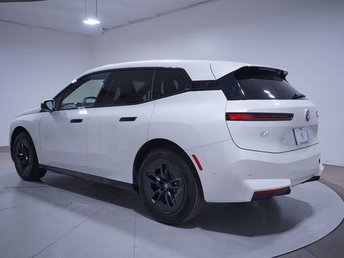 Used 2026 BMW iX xDrive60 image 3