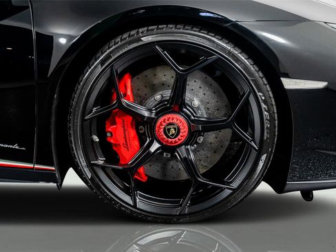 Used 2018 Lamborghini Huracan Performante AWD/4WD image 8