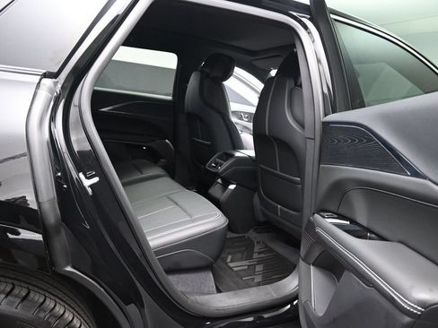 Certified 2024 Cadillac Lyriq Luxury AWD/4WD image 15