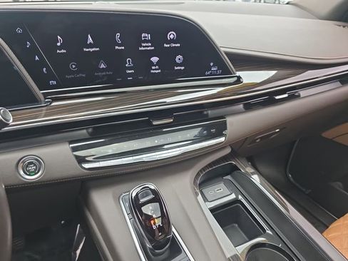 Used 2021 Cadillac Escalade Premium Luxury w/ LPO, Illumination Package AWD/4WD image 22