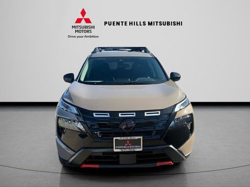 Used 2025 Nissan Rogue SV image 2