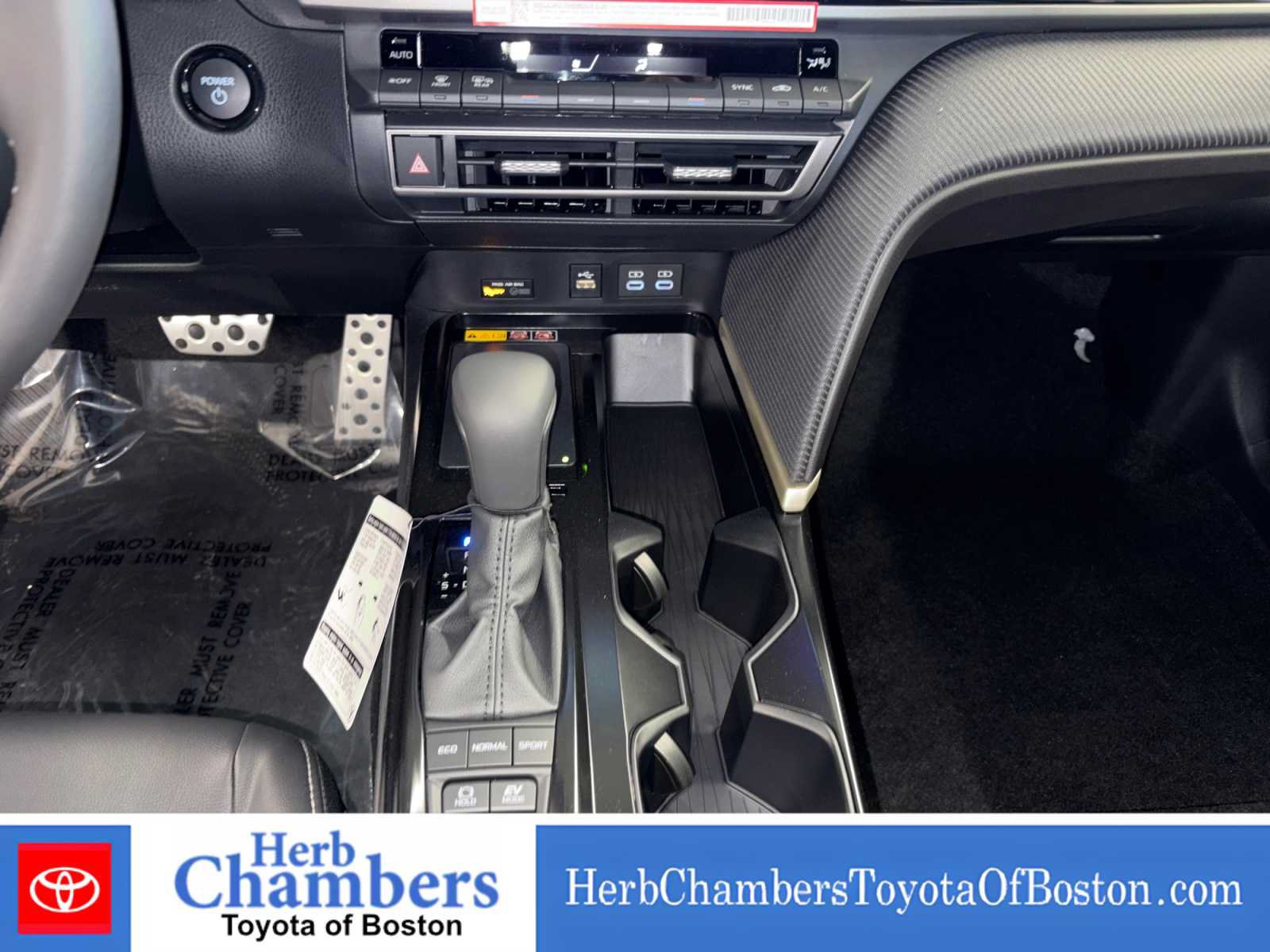 Used 2026 Toyota Camry SE FWD image 14