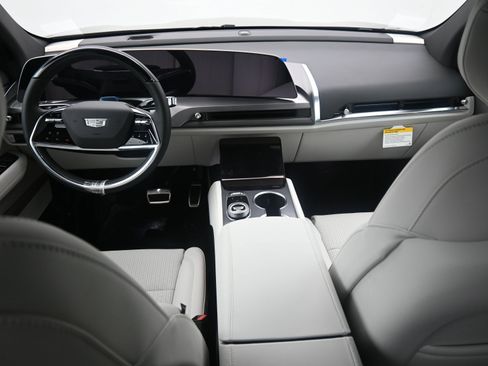 New 2026 Cadillac Vistiq Luxury w/ LPO, Floor Liner Package image 10