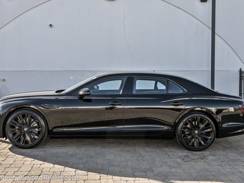Used 2024 Bentley Flying Spur W12 image 3