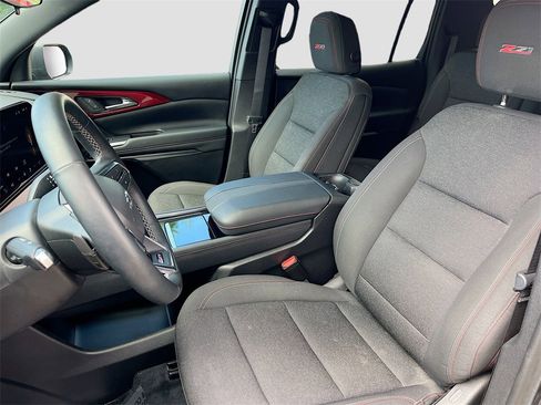 Used 2024 Chevrolet Traverse Z71 image 21