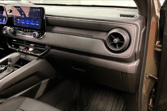 Used 2024 Chevrolet Colorado Trail Boss w/ Advanced Trailering Package AWD/4WD image 20