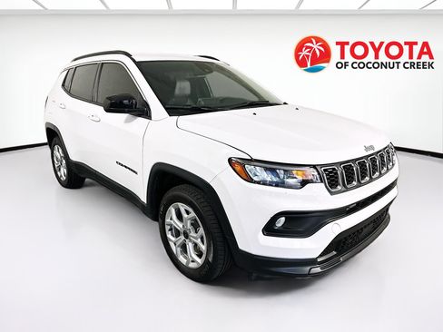 Used 2025 Jeep Compass Latitude AWD/4WD image 1