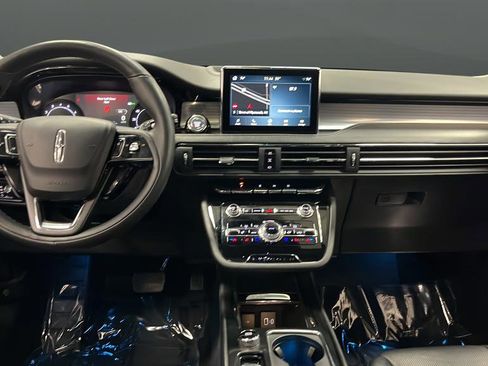 Used 2022 Lincoln Corsair AWD w/ Premium Package image 11