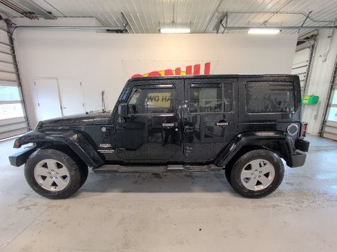 Used 2011 Jeep Wrangler Unlimited Sahara w/ Dual Top Group AWD/4WD image 2