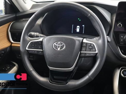 Certified 2025 Toyota Grand Highlander AWD image 17