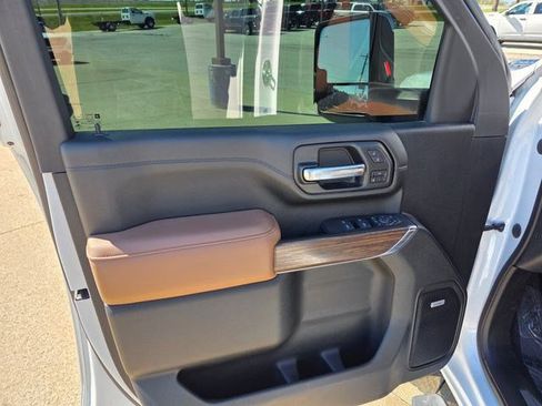 Used 2021 Chevrolet Silverado 2500 High Country w/ Technology Package AWD/4WD image 22
