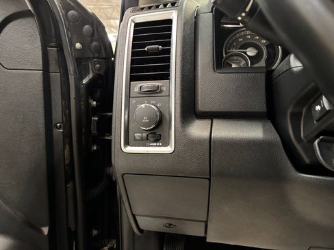 Used 2015 RAM 3500 Laramie Longhorn image 16