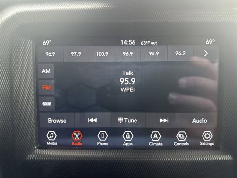 Used 2021 Jeep Gladiator Sport AWD/4WD image 23