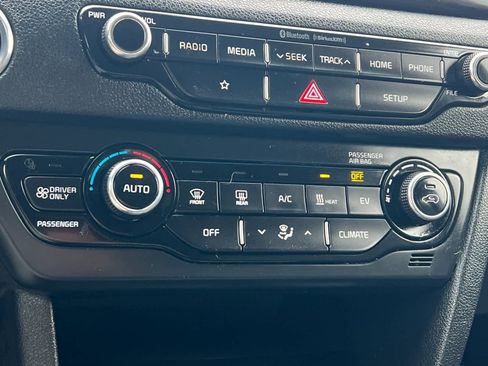 Used 2019 Kia Niro EX image 20