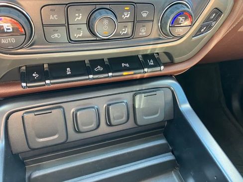 Used 2015 Chevrolet Silverado 1500 High Country w/ High Country Premium Package AWD/4WD image 7