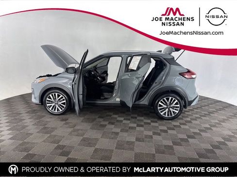 Used 2023 Nissan Kicks SV image 9