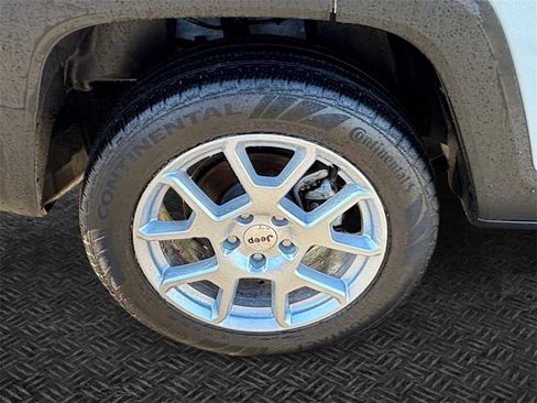 Used 2022 Jeep Renegade Latitude w/ Convenience Group image 12