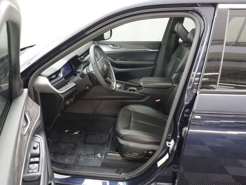 Used 2024 Jeep Grand Cherokee L Limited w/ Luxury Tech Group II AWD/4WD image 6