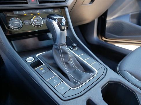 Certified 2024 Volkswagen Jetta SE image 32