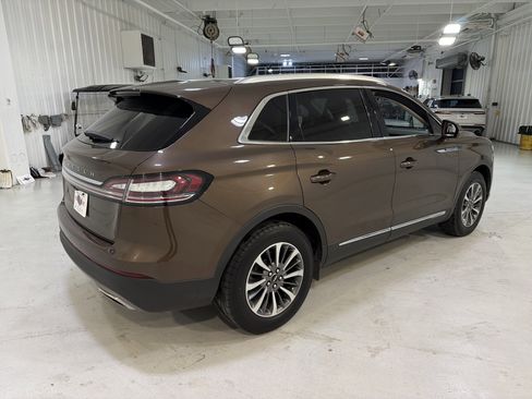 Used 2022 Lincoln Nautilus FWD w/ Premium Package image 5