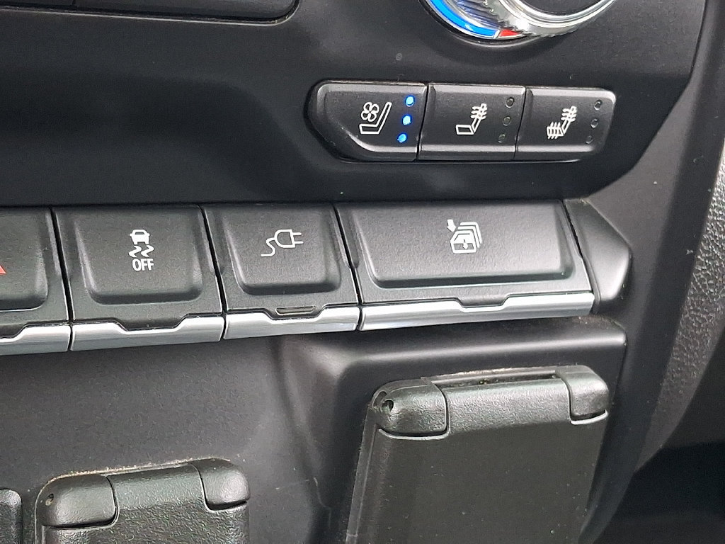 Used 2019 GMC Sierra 1500 SLT w/ SLT Premium Plus Package AWD/4WD image 32