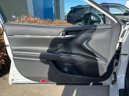 Used 2024 Toyota Camry SE image 14