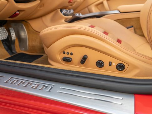 Used 2010 Ferrari California RWD image 14