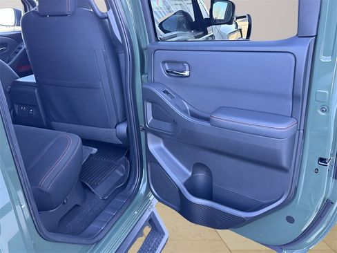 Used 2022 Nissan Frontier PRO-4X image 30