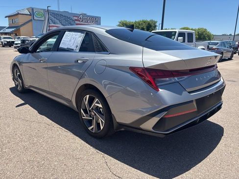 Used 2025 Hyundai Elantra SEL FWD image 3