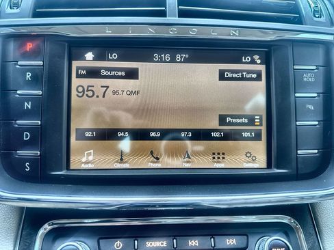 Used 2017 Lincoln Continental Select AWD/4WD image 16