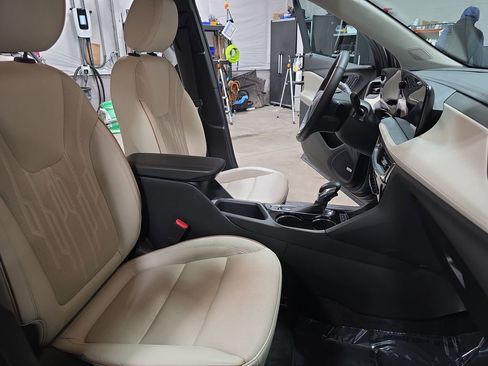 Certified 2024 Buick Encore GX Avenir w/ Avenir Convenience Package image 10