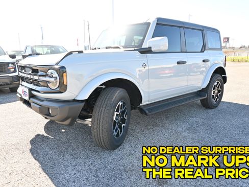 New 2026 Ford Bronco Outer Banks AWD/4WD image 8