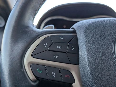 Used 2017 Jeep Grand Cherokee Overland image 12