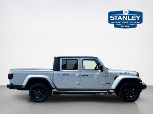 Used 2022 Jeep Gladiator Sport AWD/4WD image 9