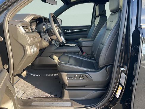 Used 2024 GMC Yukon XL Denali image 10