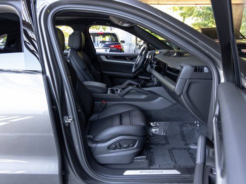 Certified 2026 Porsche Cayenne Coupe AWD/4WD image 57
