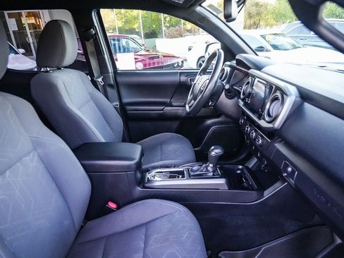 Used 2016 Toyota Tacoma TRD Off-Road w/ Towing Package image 20