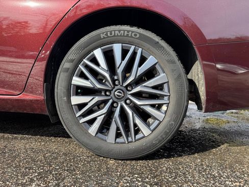 Used 2025 Nissan Altima 2.5 SV image 25