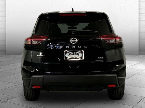 Used 2025 Nissan Rogue SV image 3