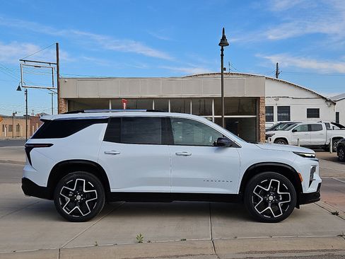 New 2026 Chevrolet Traverse High Country image 5
