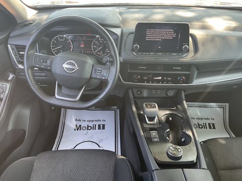 Used 2025 Nissan Rogue SV AWD/4WD image 15
