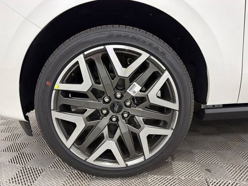 New 2026 Ford Expedition Max Platinum image 13