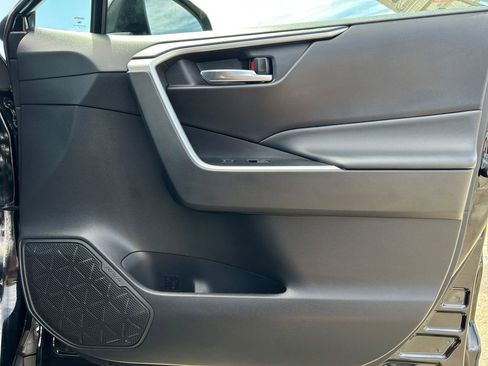 Used 2022 Toyota RAV4 XLE Premium image 26