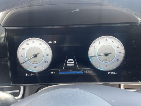 Used 2021 Hyundai Elantra Limited FWD image 10