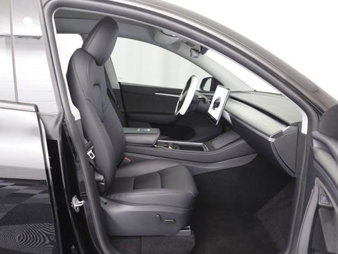 Used 2024 Tesla Model Y Long Range image 18