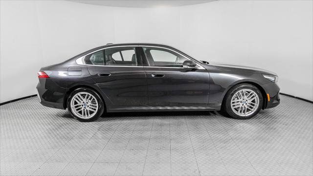 Used 2025 BMW 530i w/ Premium Package RWD image 9