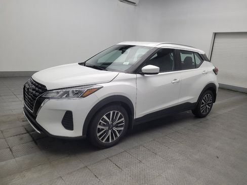 Used 2022 Nissan Kicks SV FWD image 2